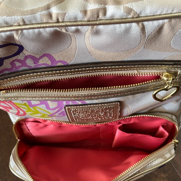 Coach backbag, never used it. It’s in very good condition - Picture 12 of 13